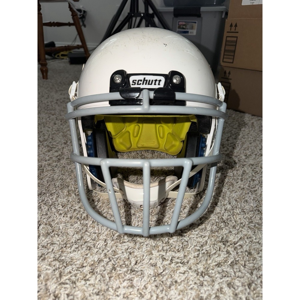 Schutt Football Helmet Youth Small FB White 797800 Air Standard VI NOCSAE